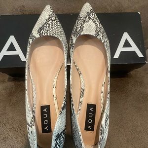 AQUA Women’s Snake Embossed Flats